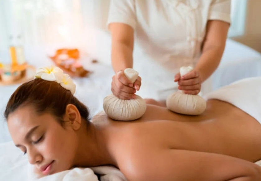 Kräuterstempel Massage